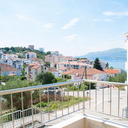Apartment Horizont Трогир Екстериор снимка
