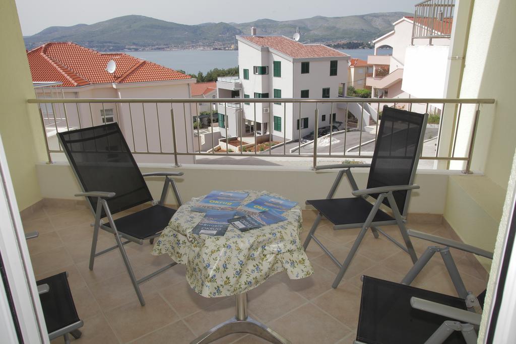 Apartment Horizont Трогир Екстериор снимка