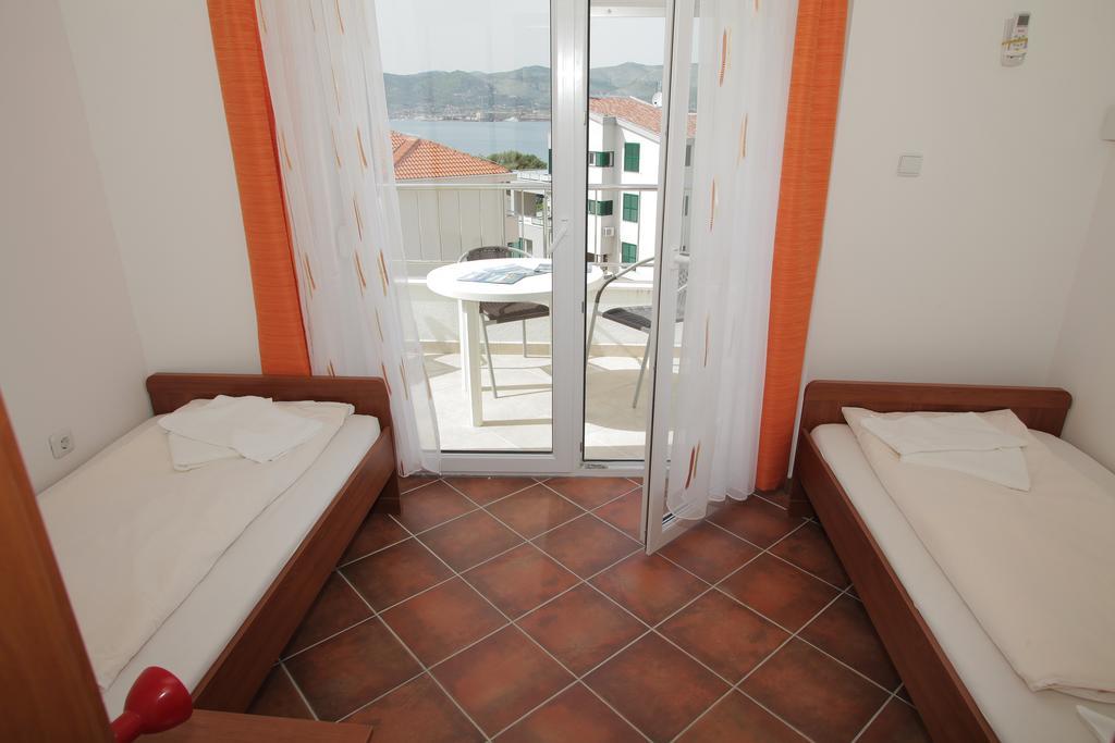 Apartment Horizont Трогир Екстериор снимка