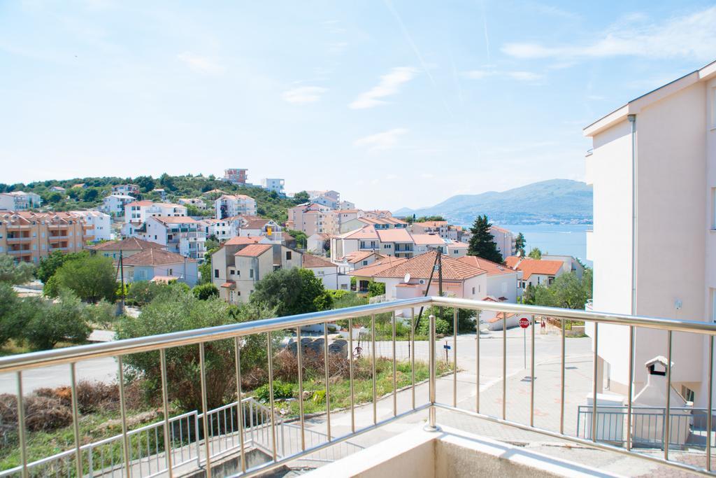 Apartment Horizont Трогир Екстериор снимка